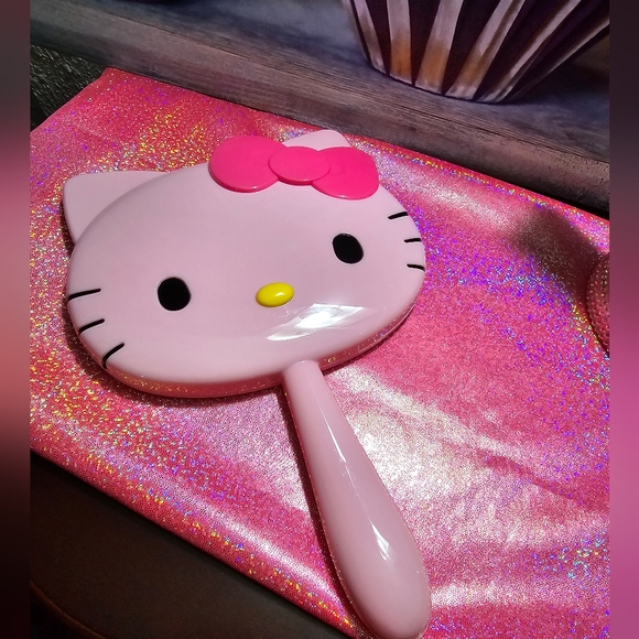 Hello Kitty Handheld Mirror! - Picture 5 of 6